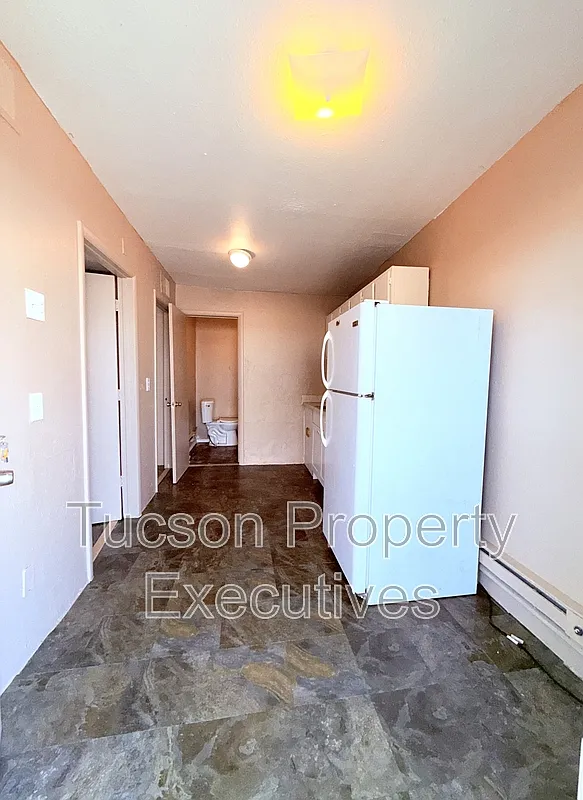 1 bed, 1.0 bath, 450 sqft, $700 — Photo 2