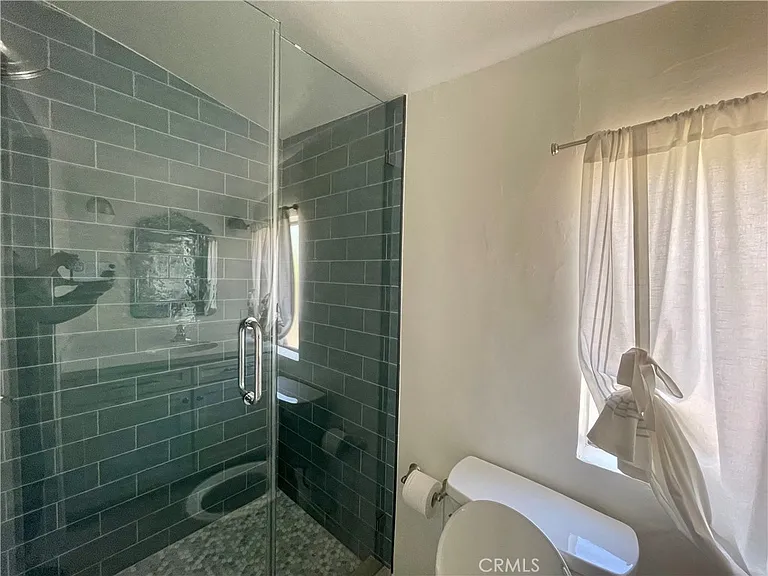 1570 Locust St — Photo 8