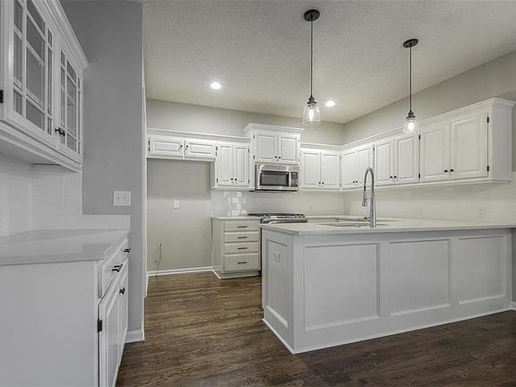 3rd image of 6513 W 144th St