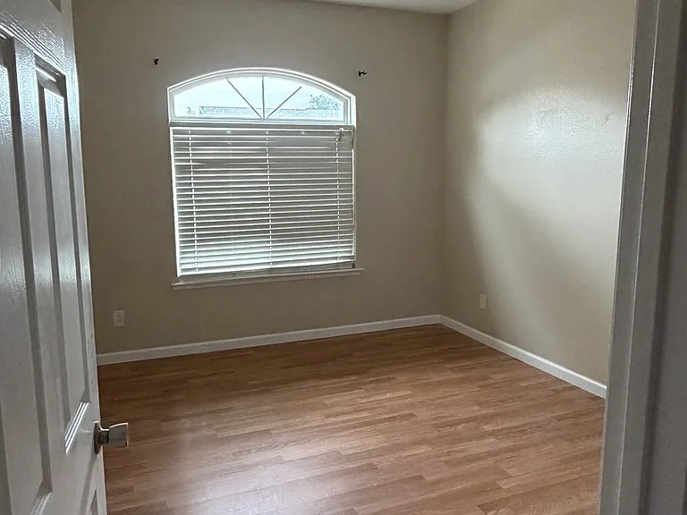 5270 W Norwich Ave — Photo 4