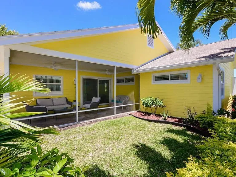 4031 NE Breakwater Dr — Photo 38