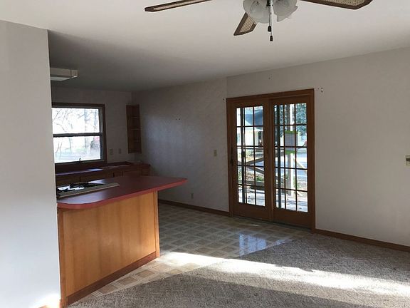 2nd image of 440 Peach Ave