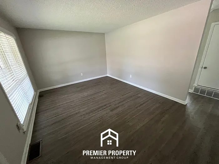 4977 Knight Arnold Rd — Photo 3
