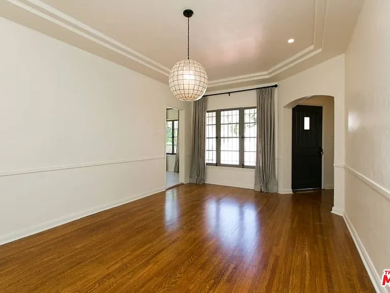 1136 S Hayworth Ave — Photo 9