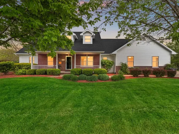 W7436 Ridgeside Dr, Neenah, WI 54956