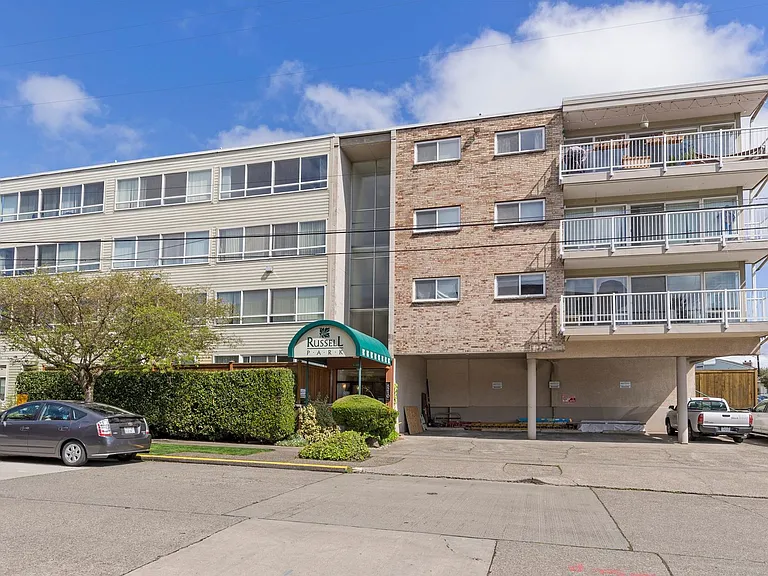 Russell/Central Park in the Heart of Ballard — Photo 21