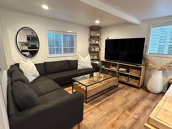 5th image of 806 E Almond Ave #B