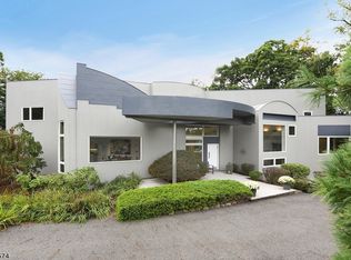 713 High Woods Dr, Franklin Lakes, NJ 07417