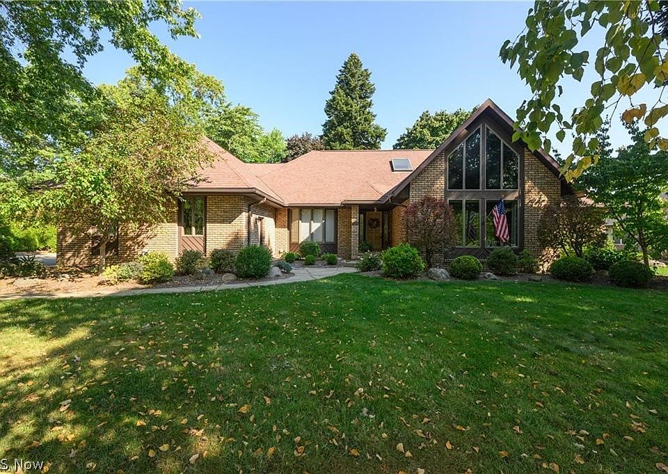 1st image of 963 Mansion Cir