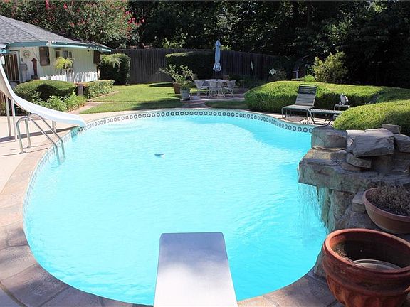 2nd image of 742 Cottonwood Cir