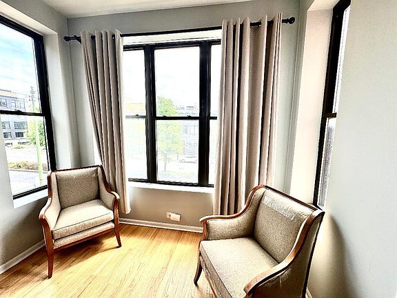 2nd image of 532 N Ashland Ave #2