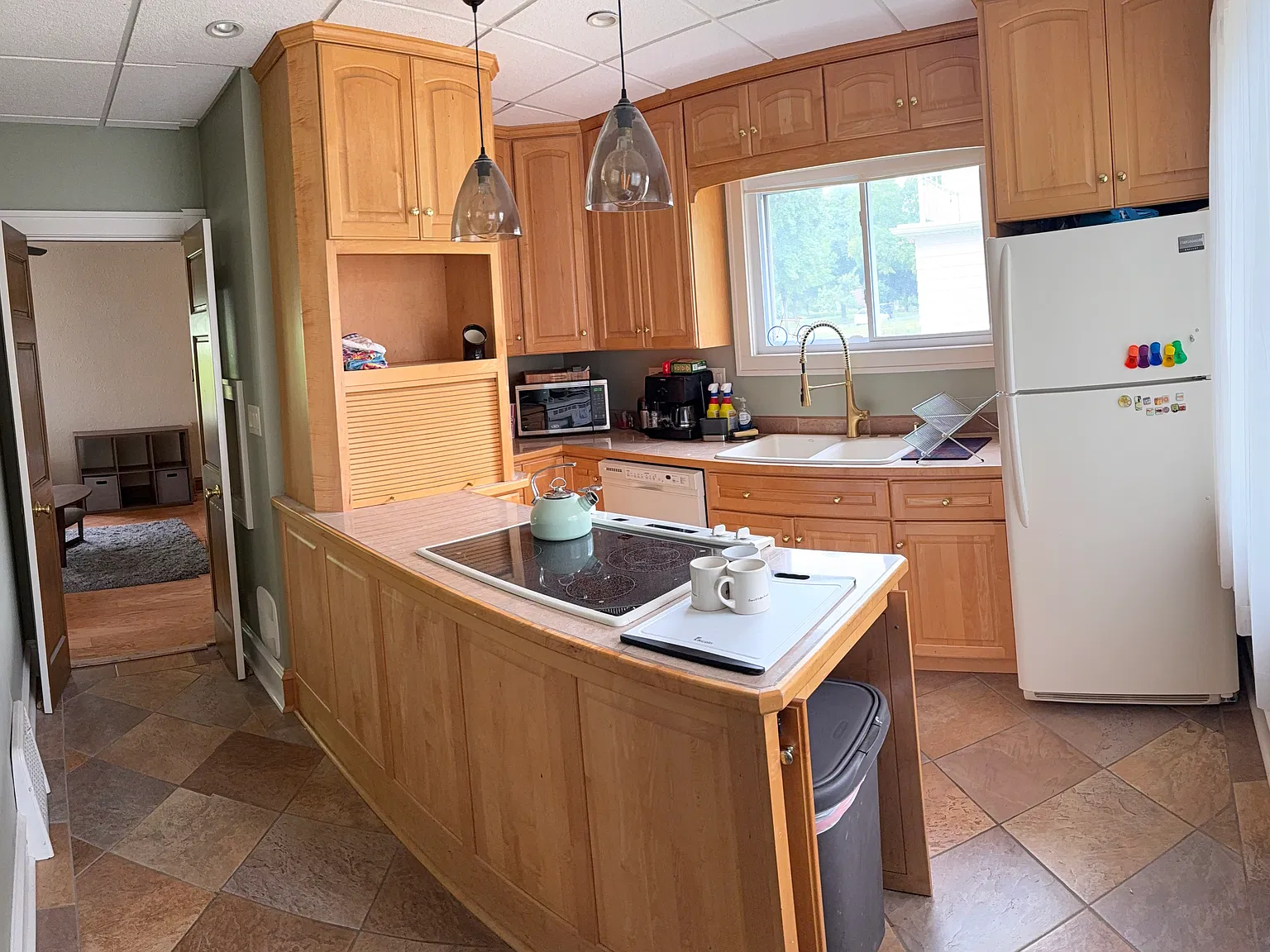 3 bed, 1.5 bath, 1755 sqft, $2,500 — Photo 4