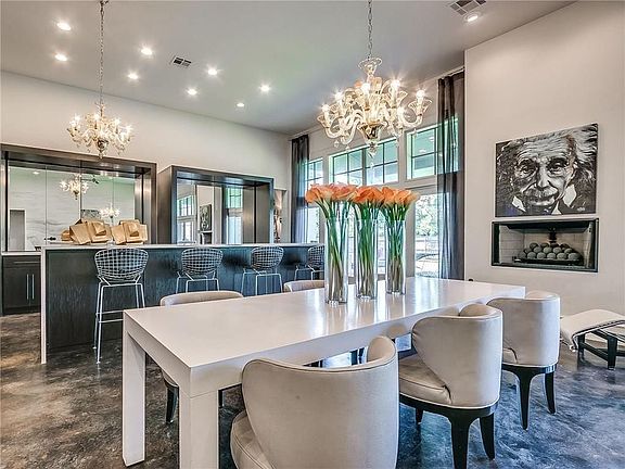 4th image of 924 W Nandina Way