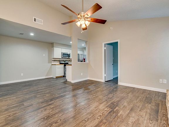 3rd image of 1103 Quail Valley Dr APT B