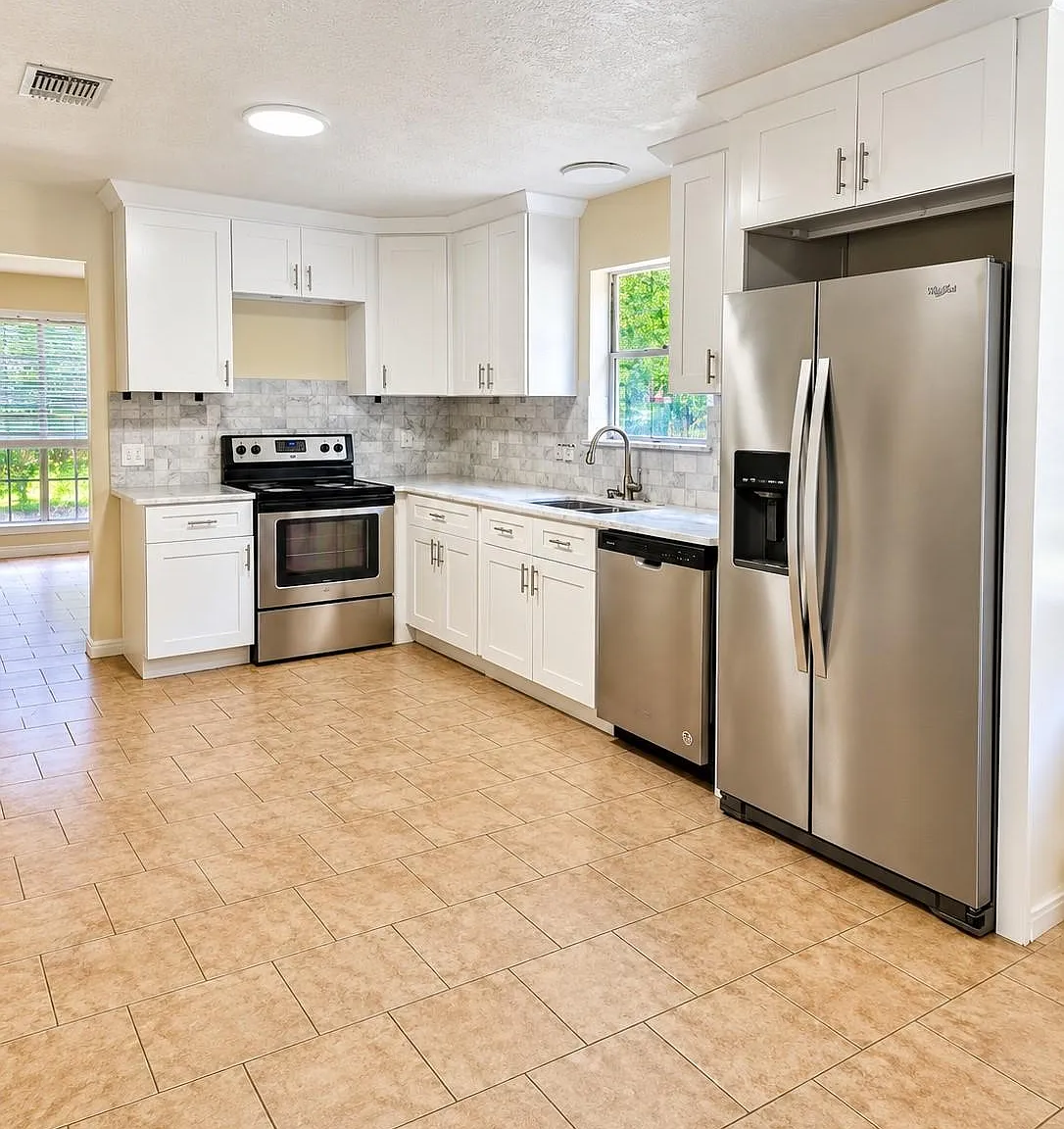 4 bed, 2.0 bath, 2306 sqft, $1,950 — Photo 4