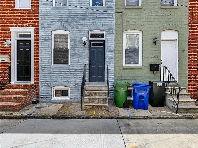 1705 Olive St — Photo 1