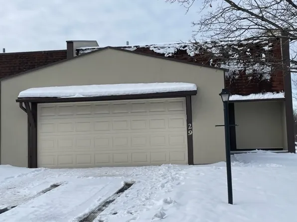29 Elmwood Ct, Indian Head Park, IL 60525