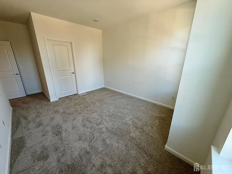 400 Willow Ave #405 — Photo 6