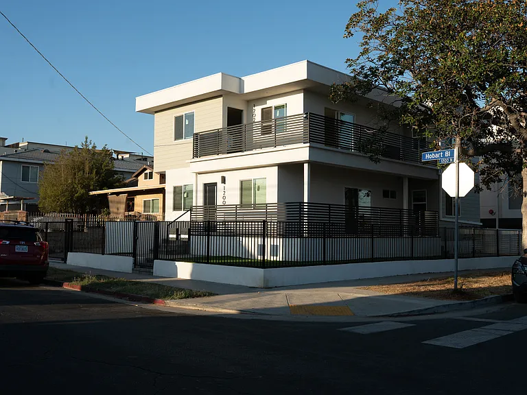 1200 N Hobart Blvd — Photo 16