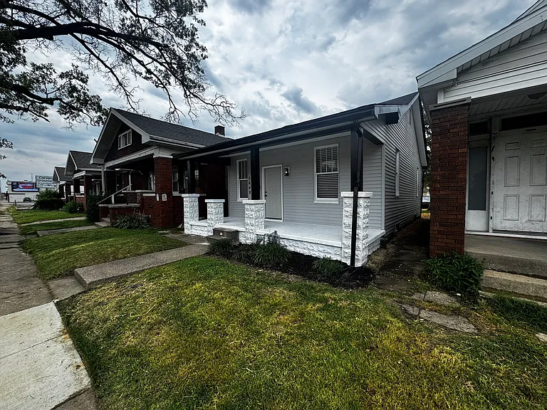 1440 E Division St — Photo 9