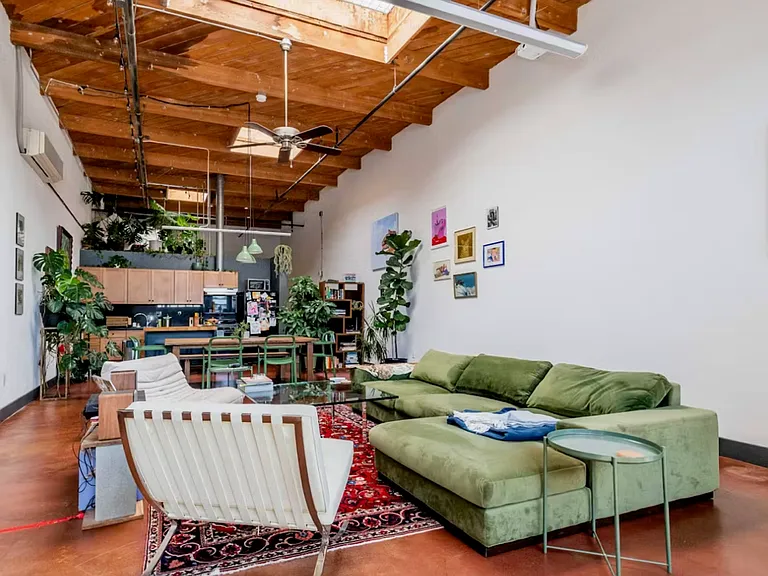 924 Grace Ave — Photo 3