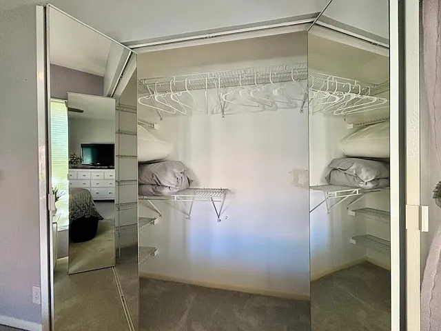 Extra large, miorrored double closet in quest room