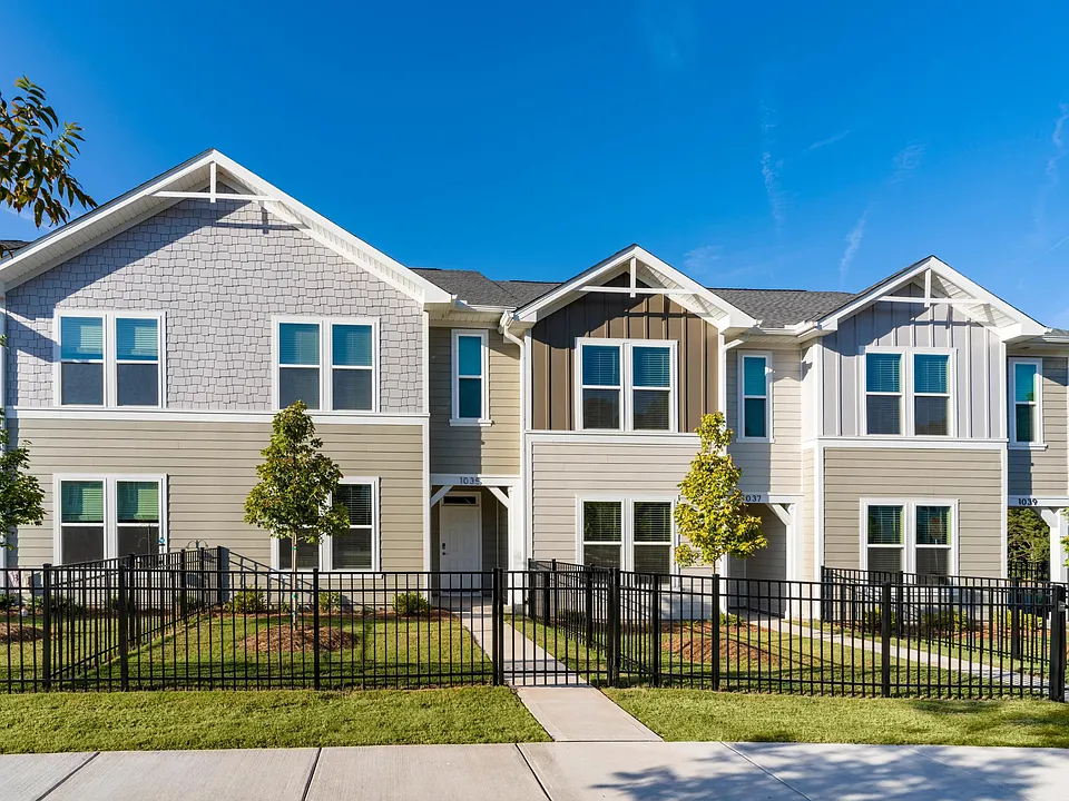 Freshly designed townhomes at Amavi Brier Creek, delivering low-maintenance living in Durham near Brier Creek's retail, dining, and major employers.