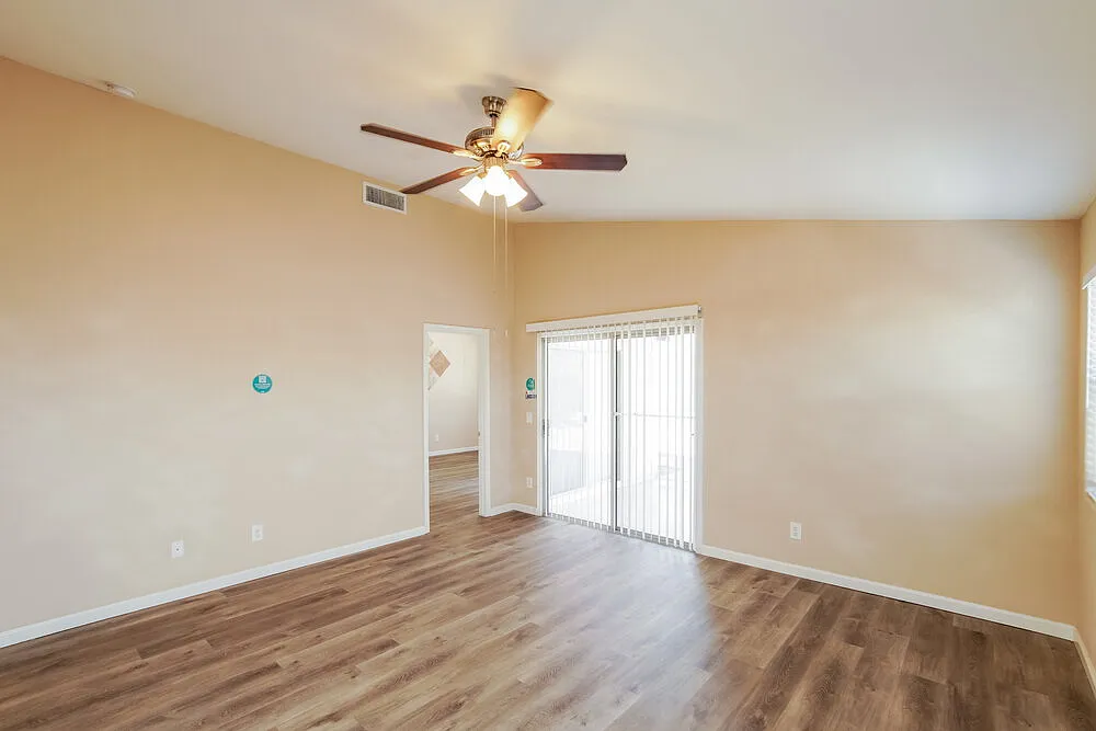 3 bed, 2.0 bath, 1326 sqft, $1,665 — Photo 4