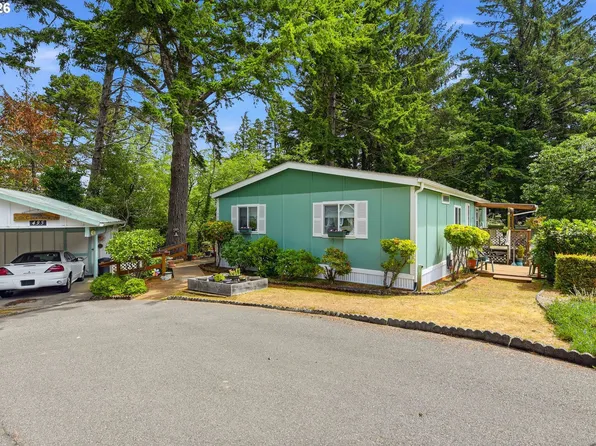495 Village Pines Way, Coos Bay, OR 97420