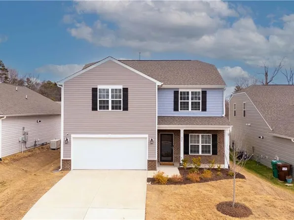 821 Sage Hill Dr, Jamestown, NC 27282
