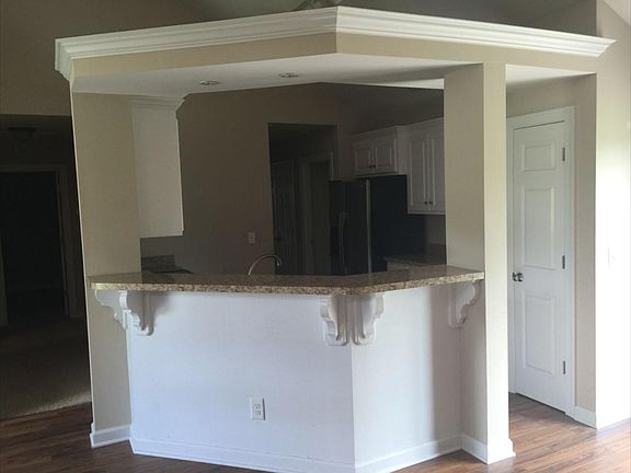 5th image of 157 Cunningham Dr