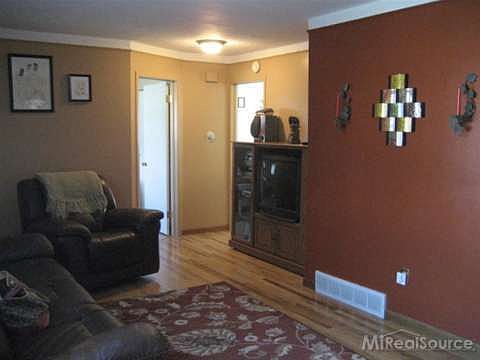 3rd image of 15634 Loreto St