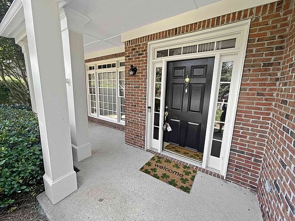 3rd image of 1067 Queensgate Dr SE