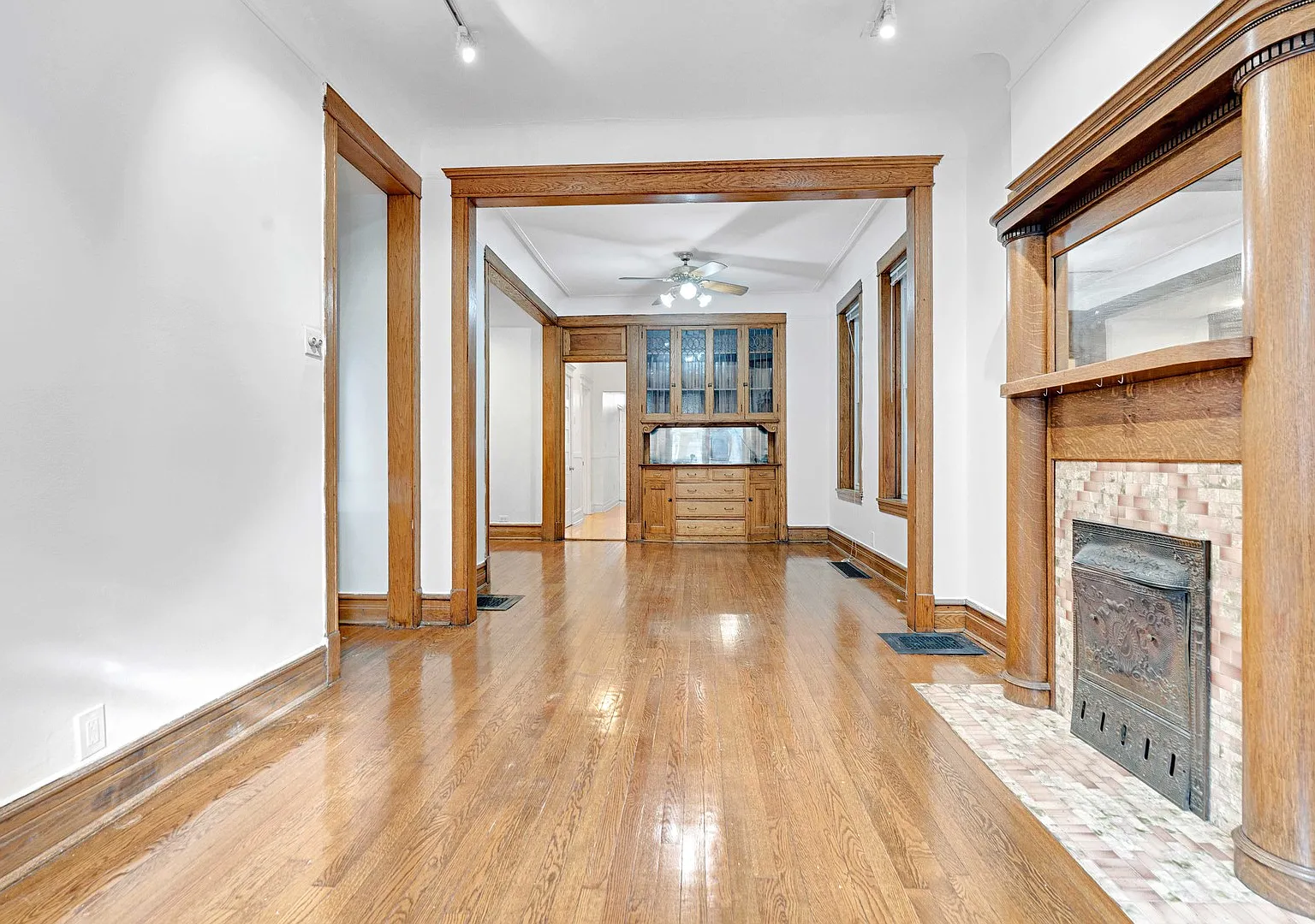 4 bed, 1100 sqft, $4,500 — Photo 4
