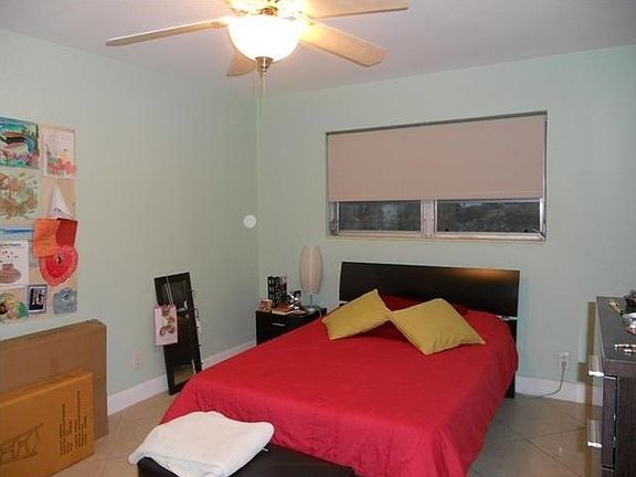 4th image of 1040 94th St APT 4