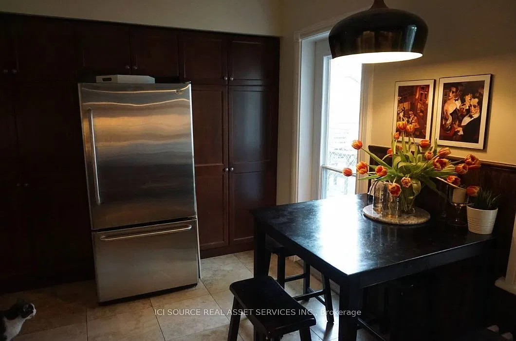 3 bed, $4,300 — Photo 2