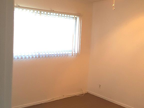 5th image of 11922 Manor Dr #Z