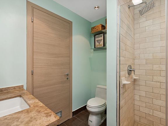 4th image of 194 Meserole St APT 3A