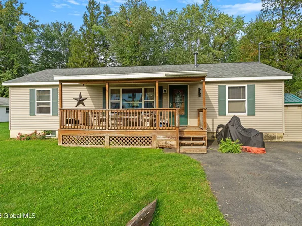 5 Pittsfield Avenue, East Greenbush, NY 12061