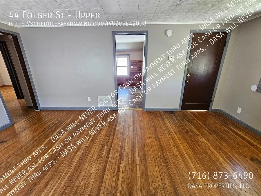 44 Folger Upper - 2 Bed / 1 Bath — Photo 4