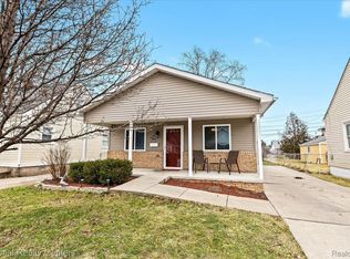 27328 Ridgewood St, Roseville, MI 48066