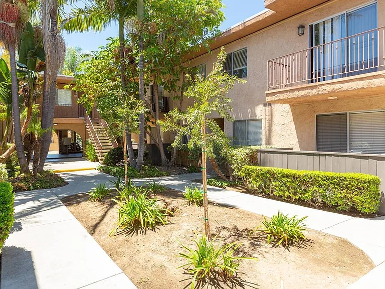 515 Glover Ave Chula Vista CA-Courtyard Landscape