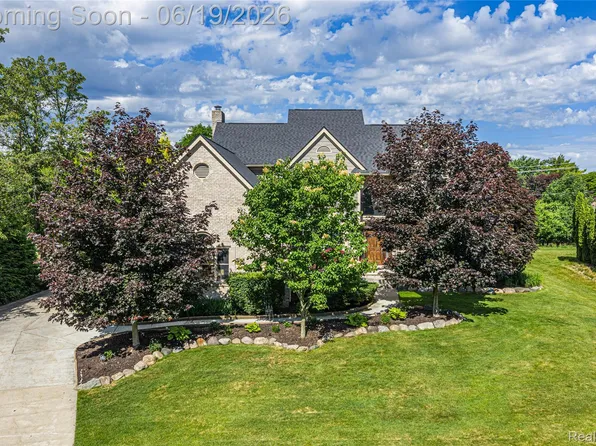 1781 Apple Ridge Ct, Rochester Hills, MI 48306