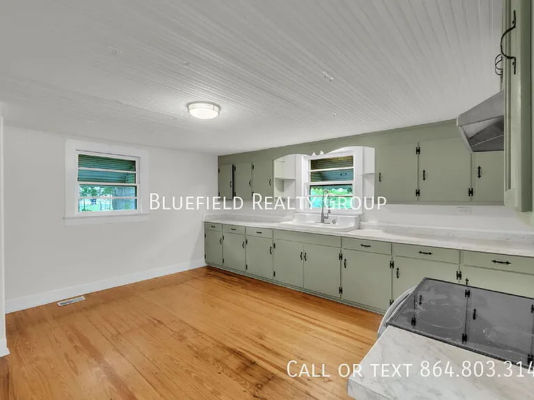 8 Brock St — Photo 11