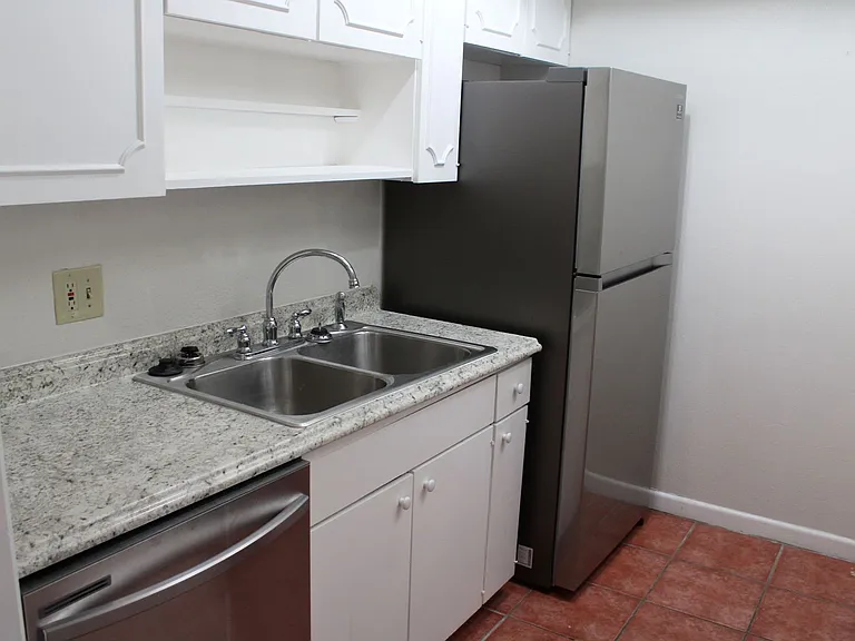 8401 N New Braunfels Ave #109 — Photo 3