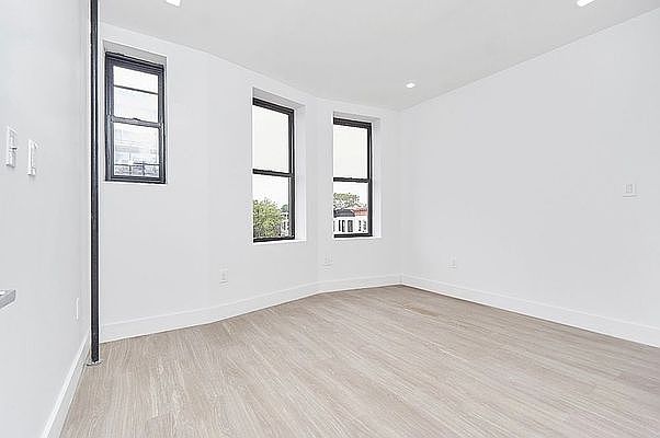 1st image of 586 Lincoln Pl APT 3L