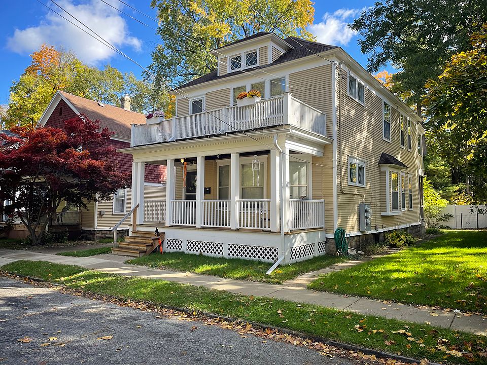 1st image of 128 Luton Ave SE #1