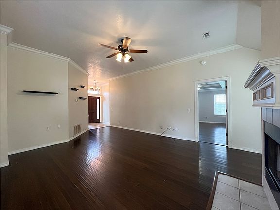 5th image of 802 Henrietta Pl
