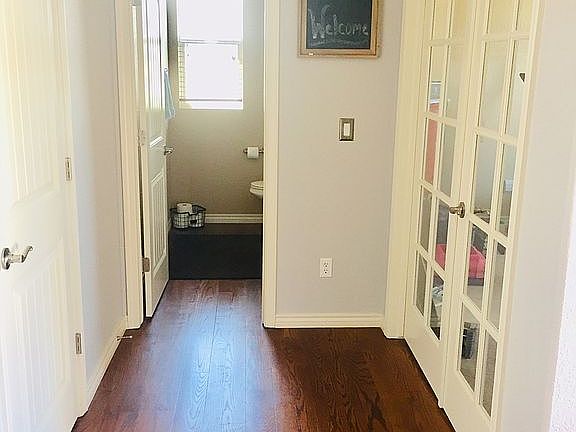 Entryway looking at 1/2bath