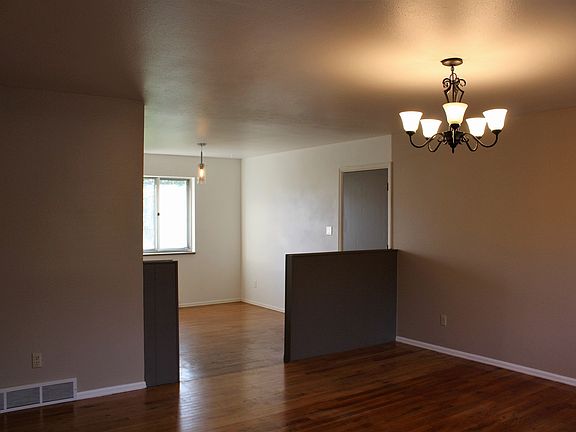 Living room to dining area